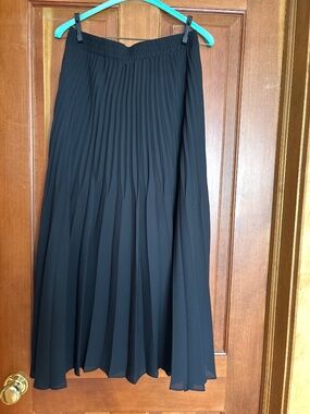 Max Studio black pleated high-waisted skirt